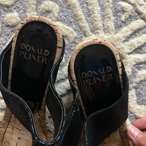 Donald Pliner - Picture 4 of 5